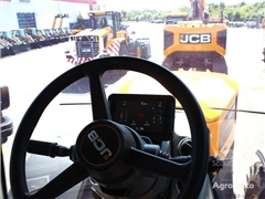 Nowy ciągnik kołowy JCB Fastrac 8330 iCON