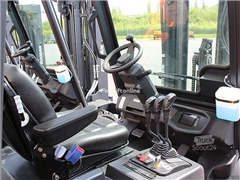 Nowy wózek widłowy diesel Doosan D 30 NXS