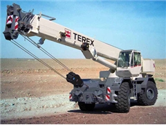 Nowy żuraw samojezdny Terex RT 1045