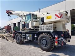 Nowy żuraw samojezdny Terex RT 1045