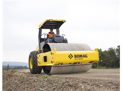 Nowy walec do robót ziemnych BOMAG BW 213 D-5 SL -