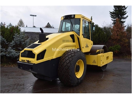 Nowy walec do robót ziemnych BOMAG BW 218 D-40