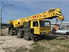 Żuraw samojezdny Liebherr LTM 1050