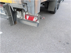 Uszkodzona naczepa furgon Fruehauf O40FHFSM150R831