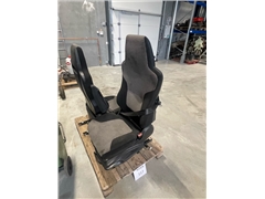 MAN RIGHT SIDE SEAT 81.62307-6562