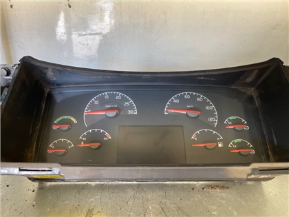 VOLVO INSTRUMENT CLUSTER 70395665