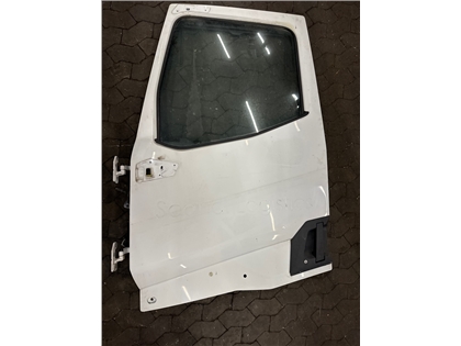 RENAULT T-SERIE LEFT DOOR 7482702620