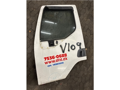 VOLVO FLE LEFT DOOR 20832731