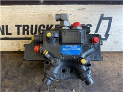 MAN VALVE BLOCK 81.67560-6105