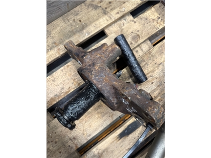 MAN STEERING KNUCKLE LEFT 81.44201-6283