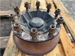 VOLVO FRONT HUB 21983590