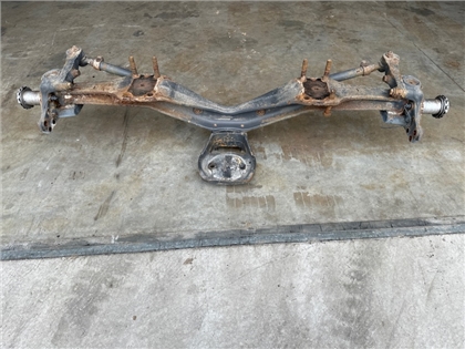 VOLVO PUSHER AXLE 21461543