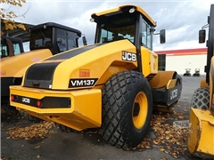 Walec do robót ziemnych JCB VM 137D T4i