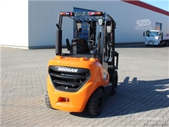 Nowy wózek widłowy diesel Doosan D30 S-9