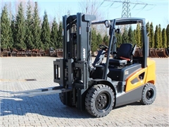 Nowy wózek widłowy diesel Doosan D30 S-9