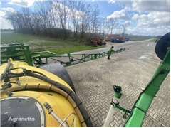 Opryskiwacz zawieszany John Deere 732