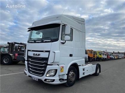 DAF XF105 Ciągnik siodłowy DAF XF105 460