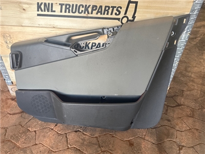 VOLVO DOOR PANEL 82218717 RH