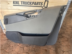 VOLVO DOOR PANEL 82218717 RH