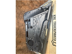 VOLVO DOOR PANEL 82218717 RH