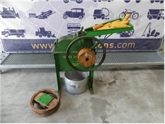 John Deere Hand Sheller