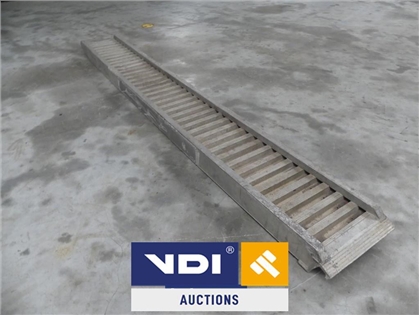 1x Loading ramp 4,10 mtr x 0,50 mtr