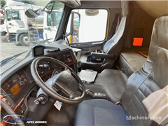 Żuraw samojezdny Volvo FM 480 HMF 4220 K4 + FJ 900