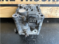 SCANIA V107 VALVE BLOCK  1744084