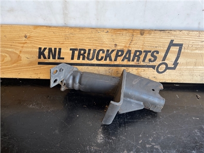 VOLVO BUMPER BRACKET 82943981