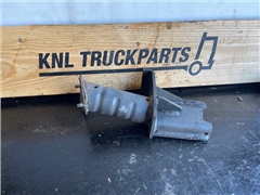 VOLVO BUMPER BRACKET 82943981