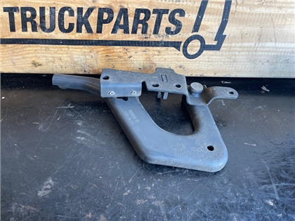 VOLVO HINGE 84104144