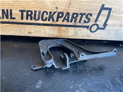 VOLVO HINGE 84104142