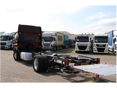 DAF CF 65 220 + lift + euro 5