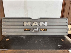 MAN F2000 FRONT GRILL 81.61150-0110