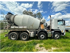 Betonomieszarka Liebherr  na podwoziu Volvo FM