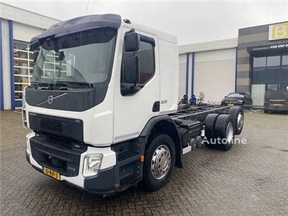 Volvo FE 320 6x2 chassis cabine, liftas en stuuras voor