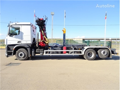 Mercedes Actros Ciężarówka hakowiec Mercedes-Benz ACTROS 25 45