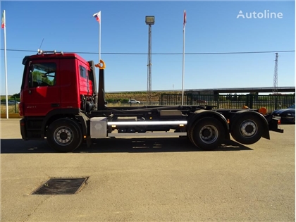 Mercedes Actros Ciężarówka hakowiec Mercedes-Benz ACTROS 25 44