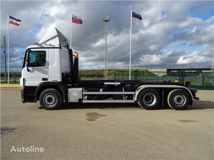 Mercedes Actros Ciężarówka hakowiec Mercedes-Benz ACTROS 25 46