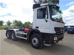 Mercedes Actros Ciężarówka hakowiec Mercedes-Benz ACTROS 33 44