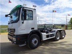 Mercedes Actros Ciężarówka hakowiec Mercedes-Benz ACTROS 33 44