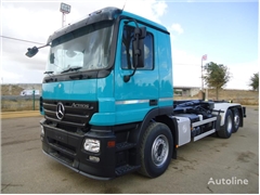 Mercedes Actros Ciężarówka hakowiec Mercedes-Benz Actros 2546