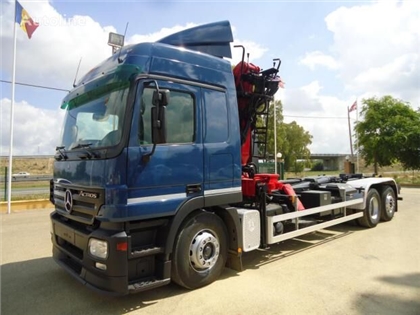 Mercedes Actros Ciężarówka hakowiec Mercedes-Benz ACTROS 25 44