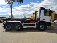 Mercedes Actros Ciężarówka hakowiec Mercedes-Benz ACTROS 33 44