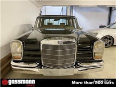 Sedan Mercedes-Benz 600 Limousine W100 Restaurieru