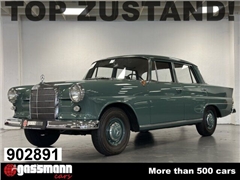 Sedan Mercedes-Benz 190 C Limousine Heckflosse - W