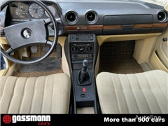 Sedan Mercedes-Benz 250 Lang Pullmann W123