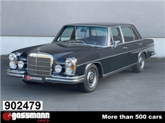 Sedan Mercedes-Benz 300 SEL/8 6.3 W109