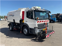 Zamiatarka Mercedes-Benz Atego 1524 LKO Bucher Cit