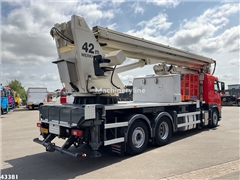 Podnośnik koszowy Volvo FM 330 Terex 42 meter hoog